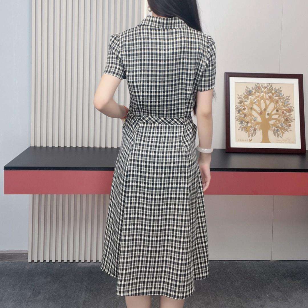 上品なギンガムチェック柄シャツワンピース