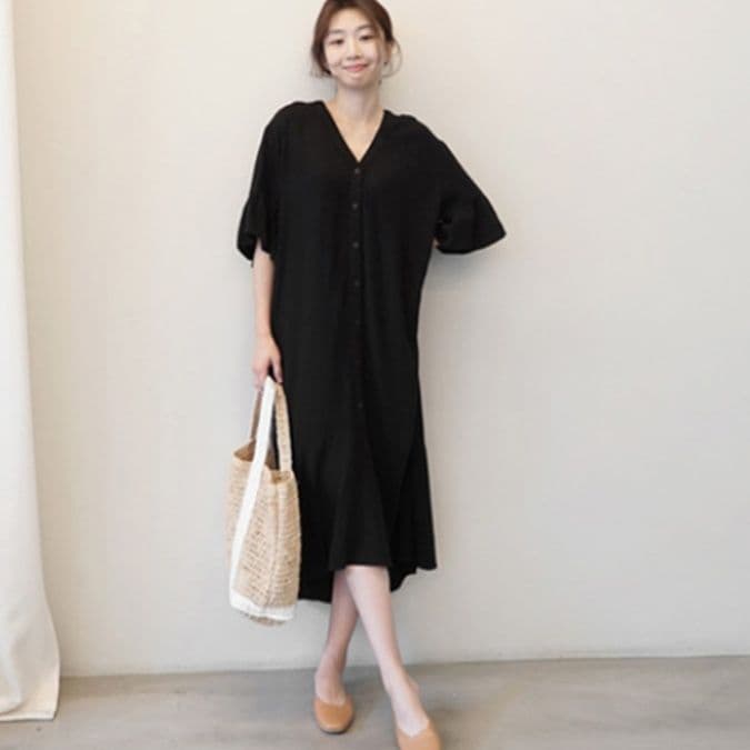 深めの開きとリボン袖が魅力の上品ロング丈シャツワンピース
